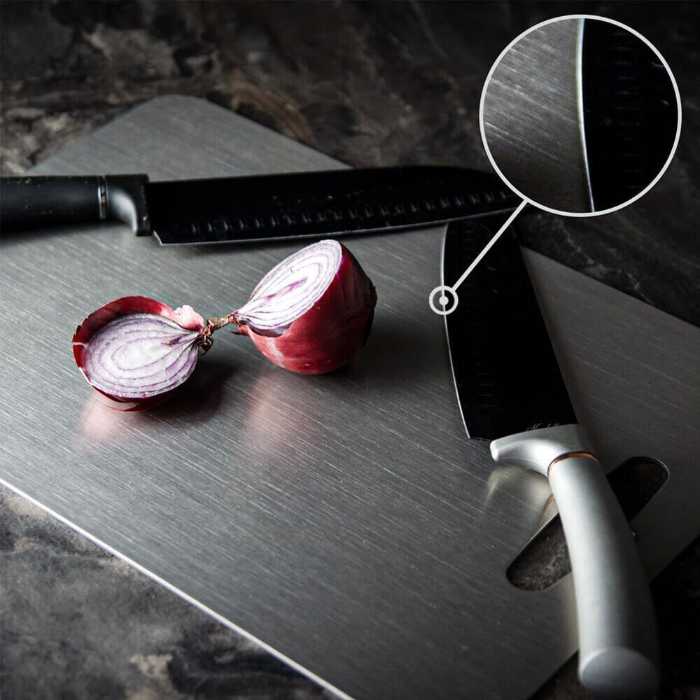 Knife with a detailed view of its blade on a cutting board with an onion.
