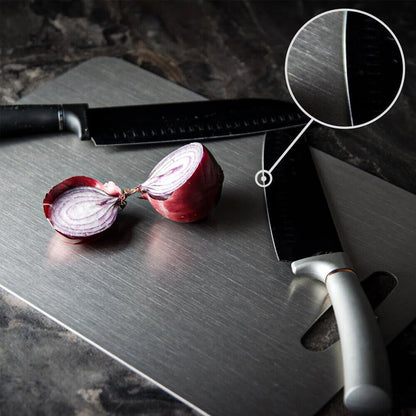 Knife with a detailed view of its blade on a cutting board with an onion.